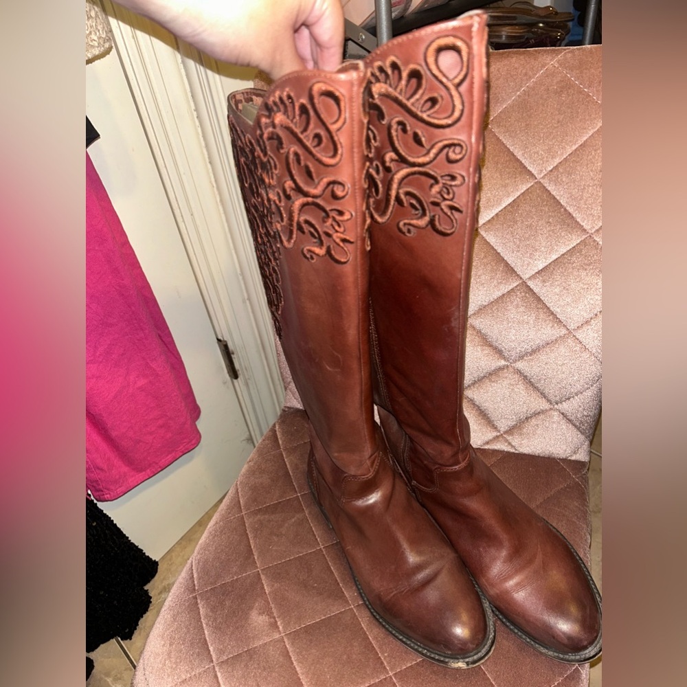 Gianni Bini brown boots for winter.